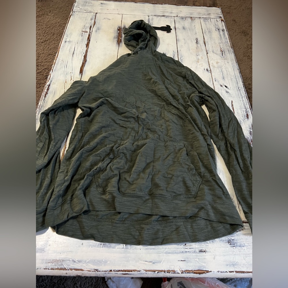Hooded long sleeve shirt